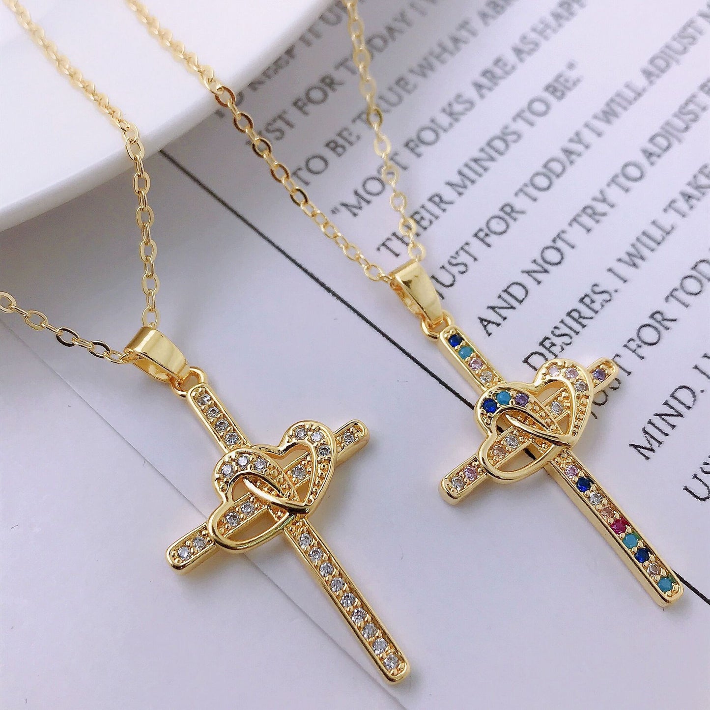 Collier Croix Jésus Amour Plaqué Or