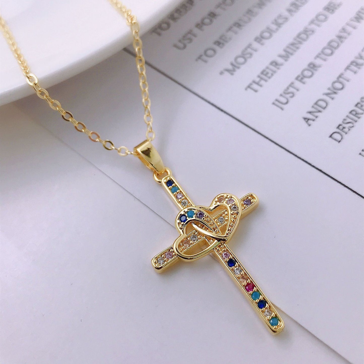 Collier Croix Jésus Amour Plaqué Or