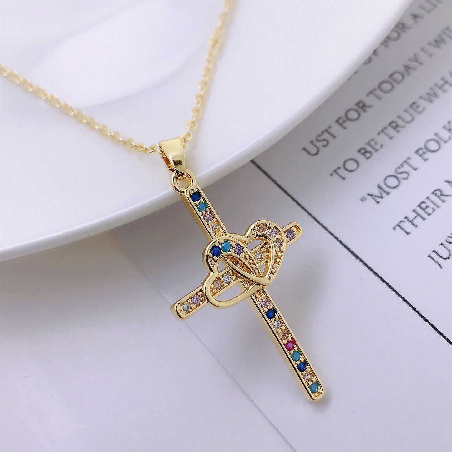 Collier Croix Jésus Amour Plaqué Or