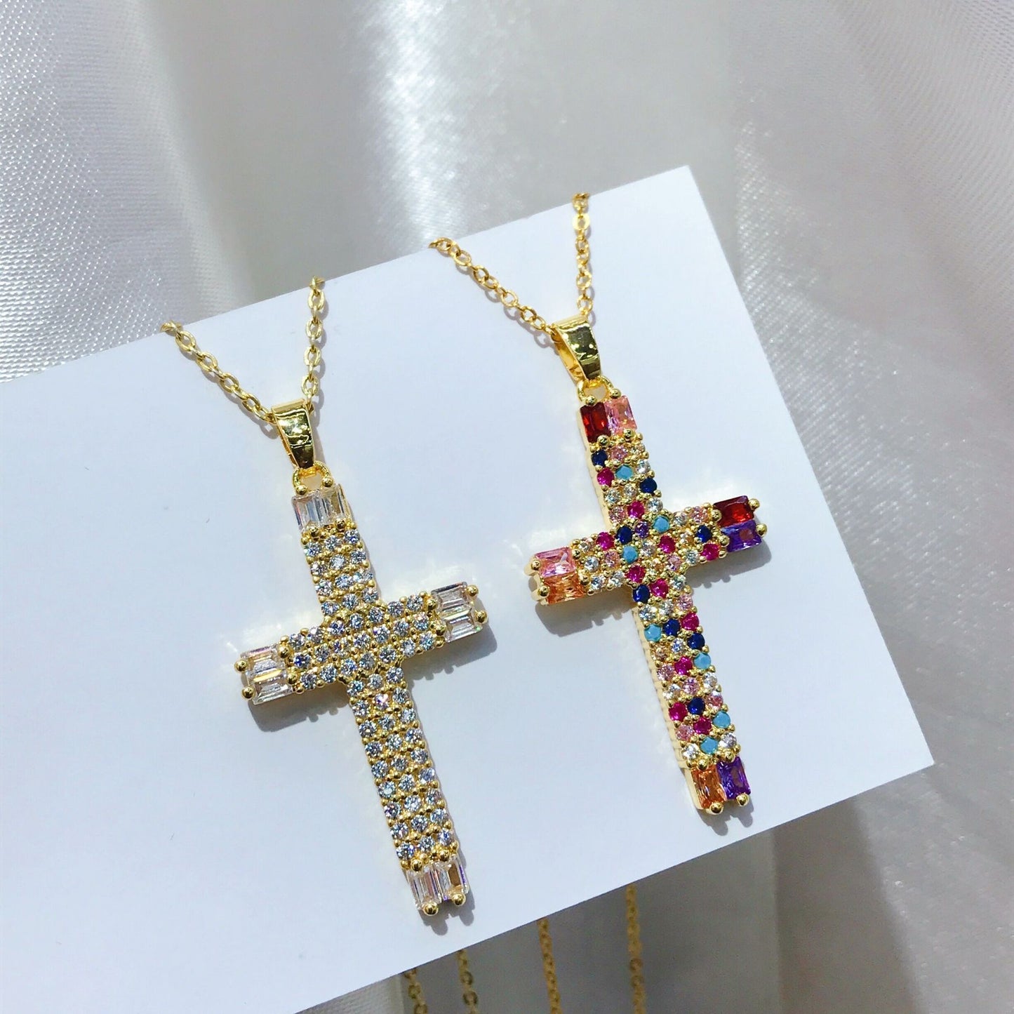 Jesus Cross Pendant Necklace: Spiritual Elegance and Versatile Style