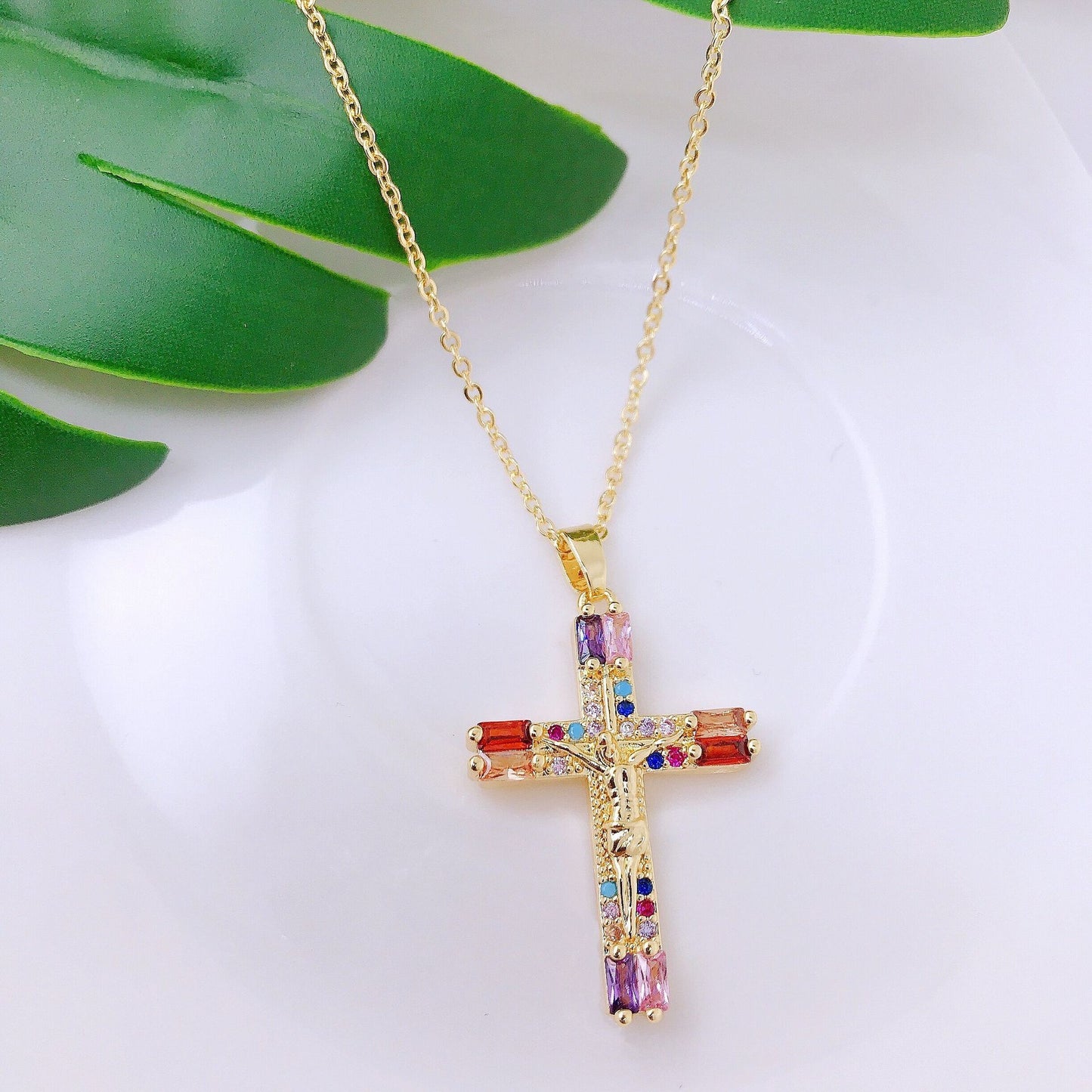 Jesus Cross Pendant Necklace: Spiritual Elegance and Versatile Style